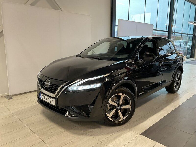 Svartmetallic Begagnad 2023 Nissan Qashqai Tekna SUV | 349 000 kr (Marknadspris) - Bild 1/4