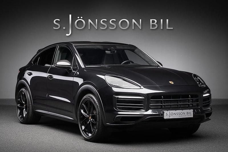 Jet black metallic Begagnad 2022 Porsche Cayenne GTS SUV | 1 095 000 kr - Bild 1/4