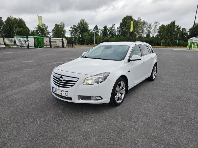 Vit Begagnad 2011 Opel Insignia Kombi | 49 900 kr (Superpris) - Bild 1/4