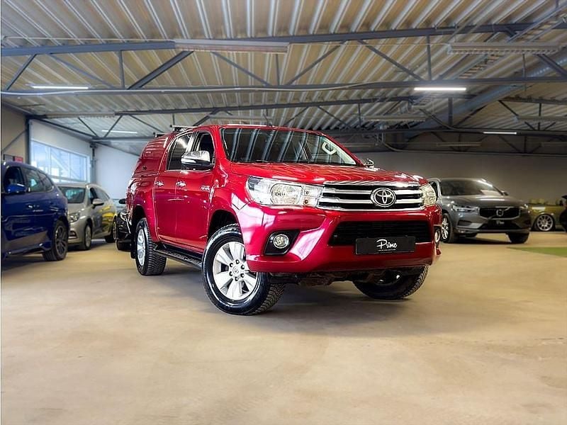 Röd Begagnad 2016 Toyota HiLux Pickup | 299 900 kr (Marknadspris) - Bild 1/4