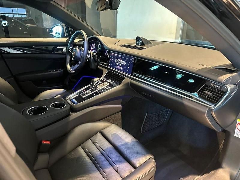 Begagnad Porsche Panamera 4S 560 HK (411 kW) 2022 Svart Sedan