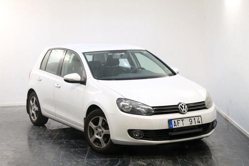 Vit Begagnad 2012 VW Golf Halvkombi | 59 900 kr (Marknadspris) - Bild 1/4