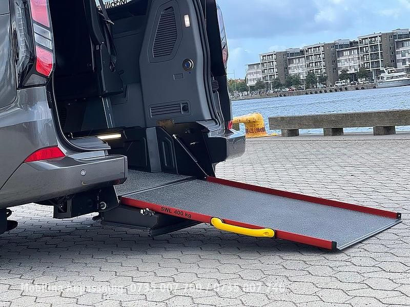 Ny Ford Tourneo 170 HK (125 kW) 2025 Magnetic metalic Kombi