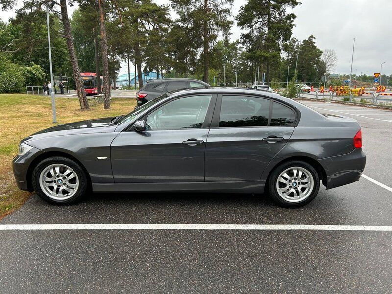 Grå Begagnad 2006 BMW 320 Advantage Sedan | 59 000 kr (Bra pris) - Bild 1/4