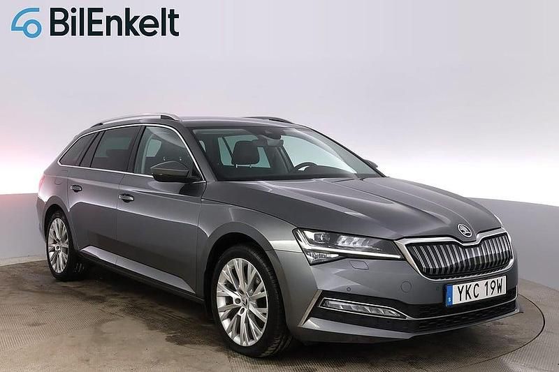 Begagnad Skoda Superb Business Line 218 HK (160 kW) 2022 Grå Kombi