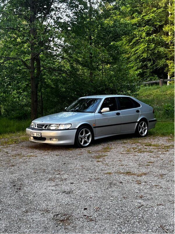 Grå Begagnad 2000 Saab 9-3 Halvkombi | 30 000 kr (Marknadspris) - Bild 1/4
