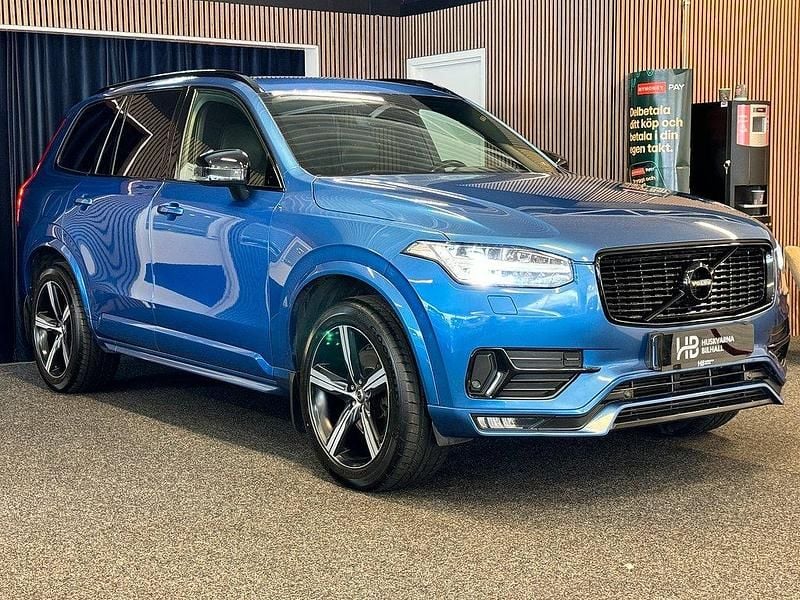 Blå Begagnad 2017 Volvo XC90 R-Design SUV | 359 900 kr (Marknadspris) - Bild 1/4