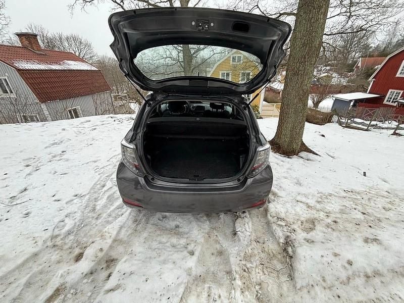 Begagnad Toyota Yaris Hybrid 101 HK (74 kW) 2013