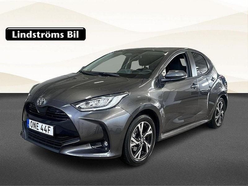 Mörkgrå Begagnad 2024 Toyota Yaris Hybrid Active Halvkombi | 268 900 kr (Lite dyr) - Bild 1/3