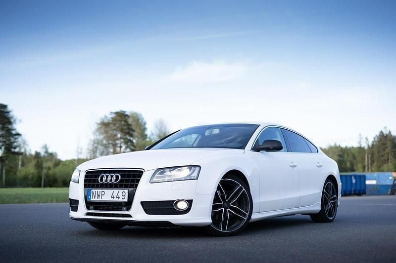 Vit Begagnad 2010 Audi A5 Sportback Sport Halvkombi | 84 900 kr (Lite dyr) - Bild 1/4