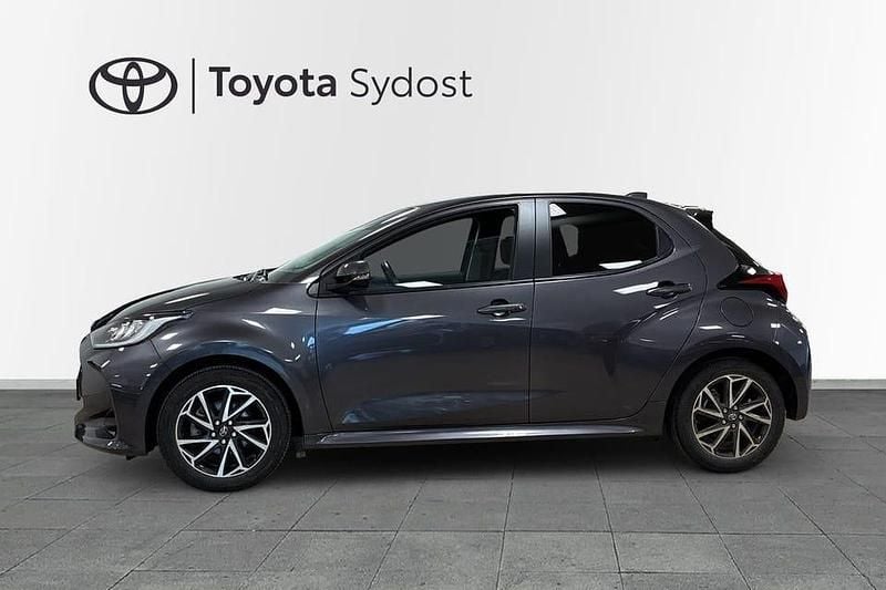 Begagnad Toyota Yaris Hybrid Active 117 HK (86 kW) 2023 Grå