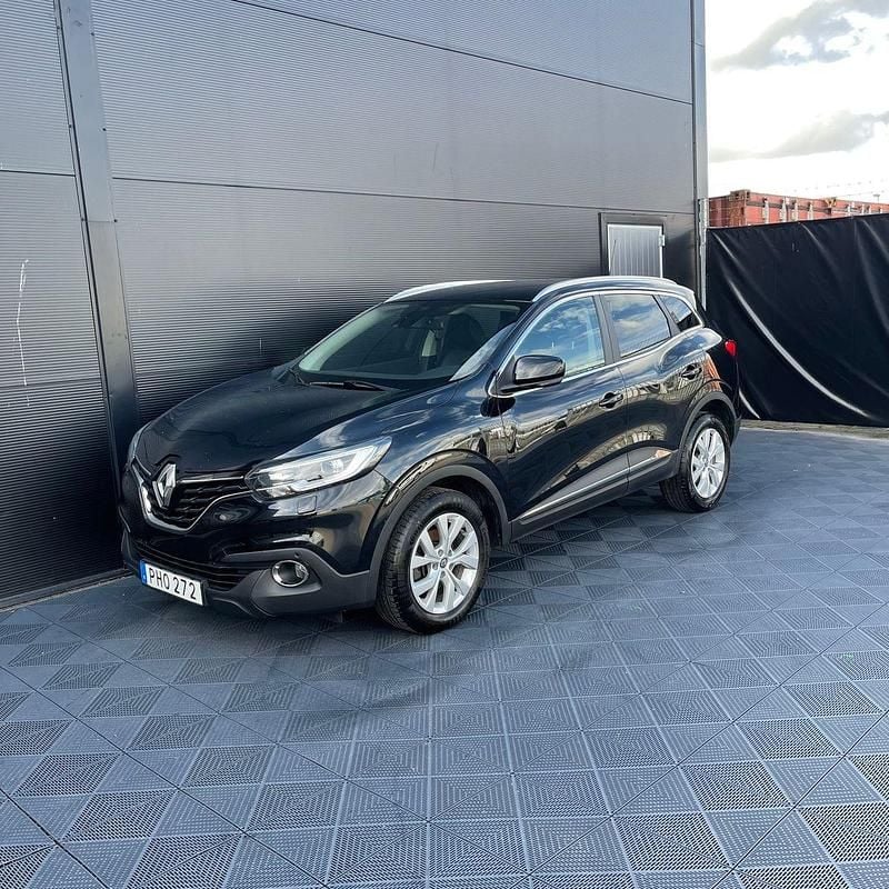 Svart Begagnad 2018 Renault Kadjar LIMITED SUV | 129 900 kr (Marknadspris) - Bild 1/4