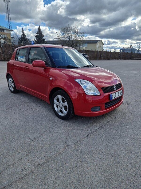 Röd Begagnad 2006 Suzuki Swift Halvkombi | 29 900 kr (Lite dyr) - Bild 1/4