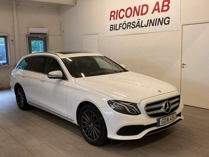 Vit Begagnad 2017 Mercedes E220 Avantgarde Kombi | 179 900 kr (Marknadspris) - Bild 1/4