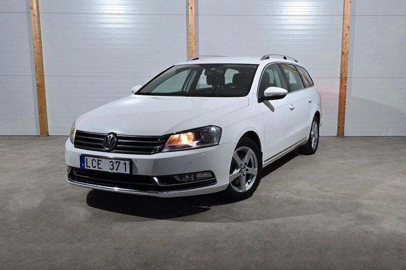 Vit Begagnad 2013 VW Passat Kombi | 99 900 kr (Lite dyr) - Bild 1/3