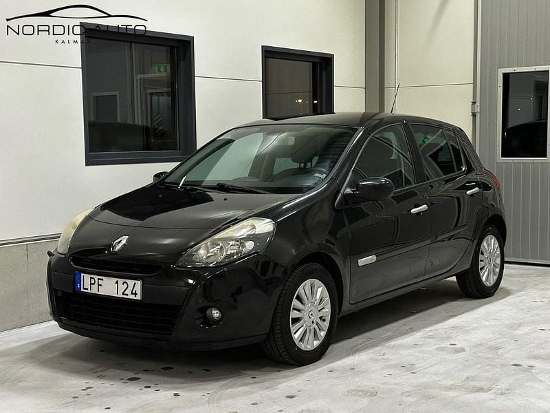 Svart Begagnad 2011 Renault Clio R.S. Halvkombi | 34 990 kr (Marknadspris) - Bild 1/4
