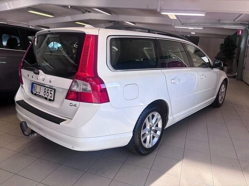 Begagnad Volvo V70 Momentum 163 HK (119 kW) 2012 Vit Kombi