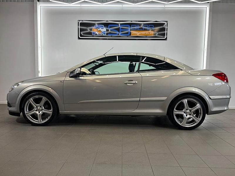 Begagnad Opel Astra Cabriolet 140 HK (102 kW) 2007 Grå Cab