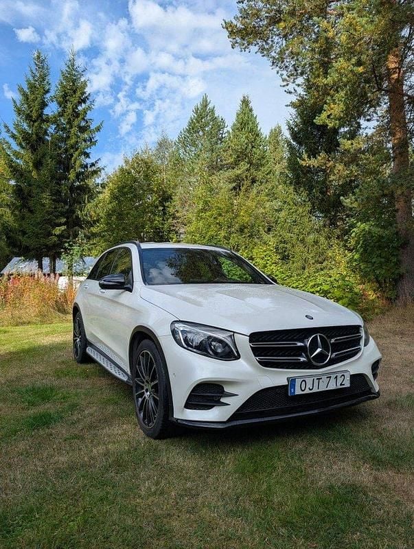 Vit Begagnad 2017 Mercedes GLC220 AMG line SUV | 259 000 kr (Bra pris) - Bild 1/4