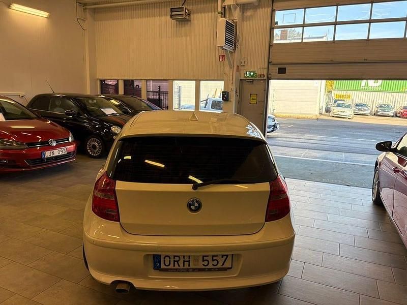 Begagnad BMW 118 Advantage 143 HK (105 kW) 2008 Vit Halvkombi