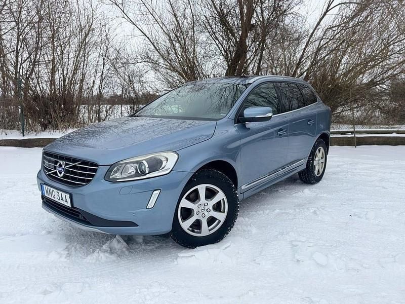 Ljusblå Begagnad 2016 Volvo XC60 Standard SUV | 188 000 kr (Lite dyr) - Bild 1/4