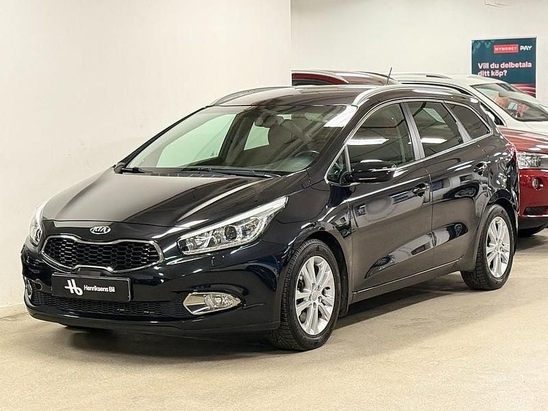 Svart Begagnad 2013 Kia Ceed Sportswagon Comfort Kombi | 129 900 kr (Marknadspris) - Bild 1/4