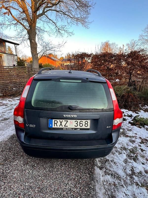 Begagnad 2007 Volvo V50 Kombi | 5 000 kr (Lite dyr) - Bild 1/4