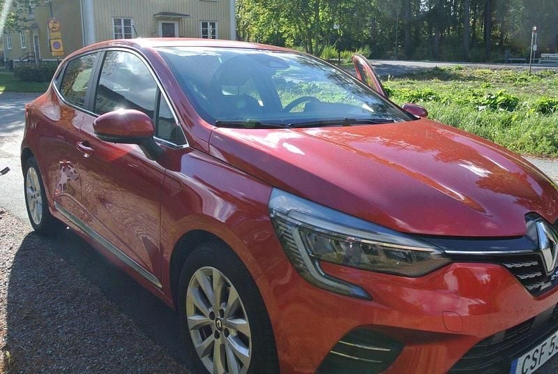 Röd Begagnad 2022 Renault Clio V Intens Halvkombi | 159 900 kr (Bra pris) - Bild 1/4