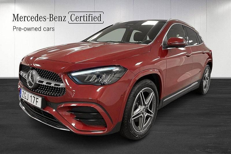 Röd Begagnad 2024 Mercedes GLA200 AMG SUV | 439 000 kr (Marknadspris) - Bild 1/4