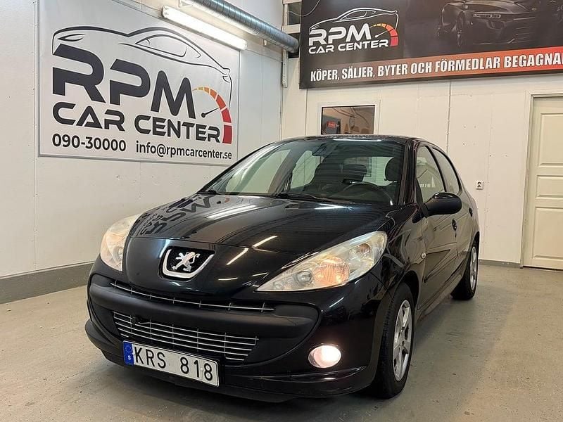 Svart Begagnad 2010 Peugeot 206 Halvkombi | 29 900 kr (Marknadspris) - Bild 1/4