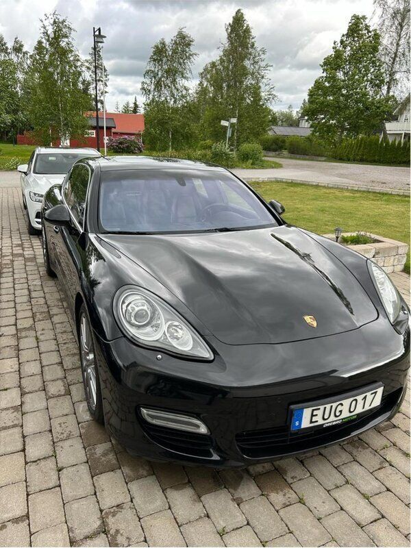 Svart Begagnad 2010 Porsche Panamera Turbo Sedan | 339 000 kr (Marknadspris) - Bild 1/4