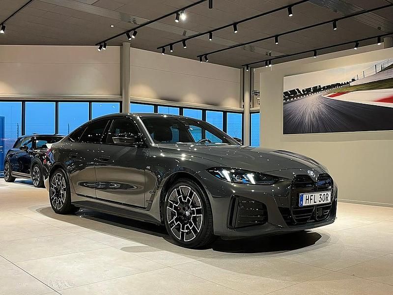 Begagnad BMW i4 M Sport 442 kW (601 HK) 2025 Grå Sedan