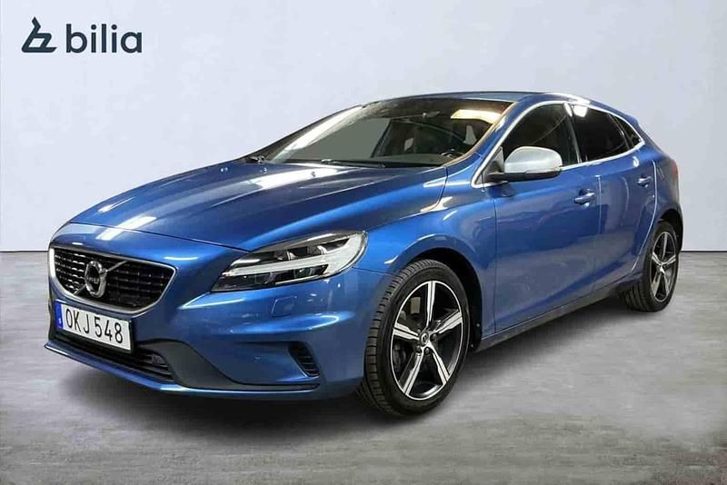Blå Begagnad 2017 Volvo V40 Halvkombi | 209 900 kr - Bild 1/1