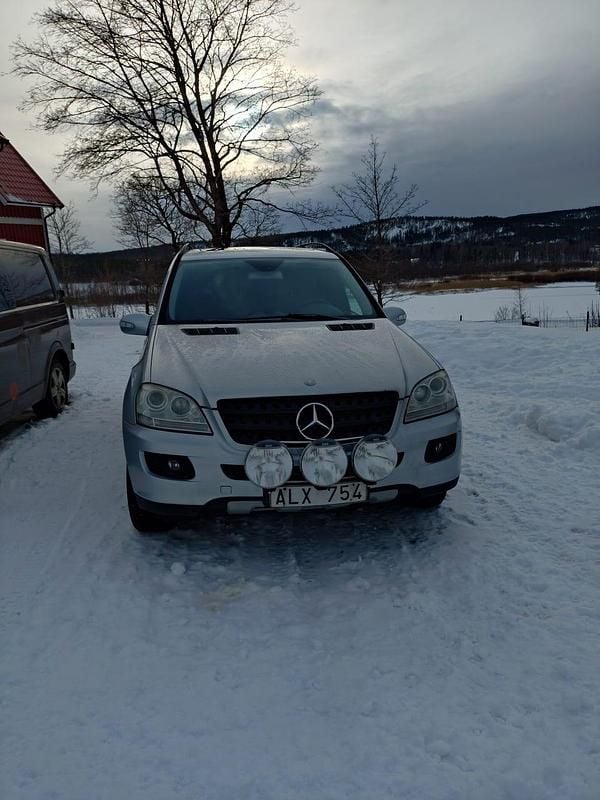Begagnad Mercedes ML320 224 HK (164 kW) 2006 SUV