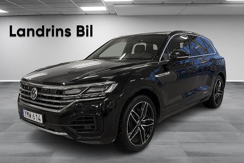 Svart Begagnad 2018 VW Touareg R-line SUV | 399 900 kr (Marknadspris) - Bild 1/4
