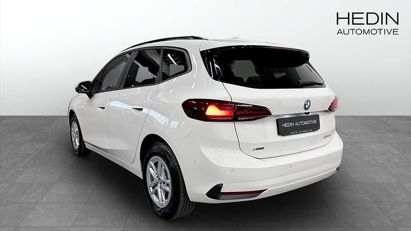 Begagnad BMW 225 Active Tourer Shadowline 2024 Vit Minibuss