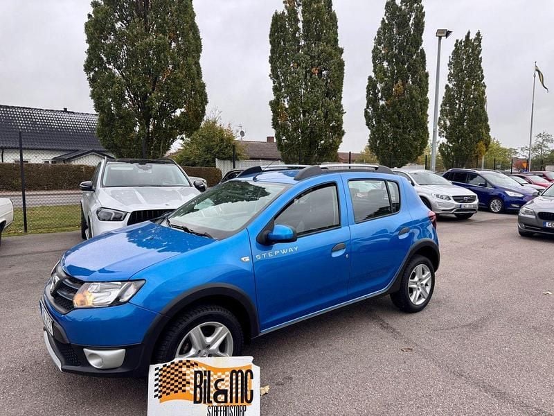 Ljusblå Begagnad 2015 Dacia Sandero Stepway Halvkombi | 66 800 kr (Bra pris) - Bild 1/4