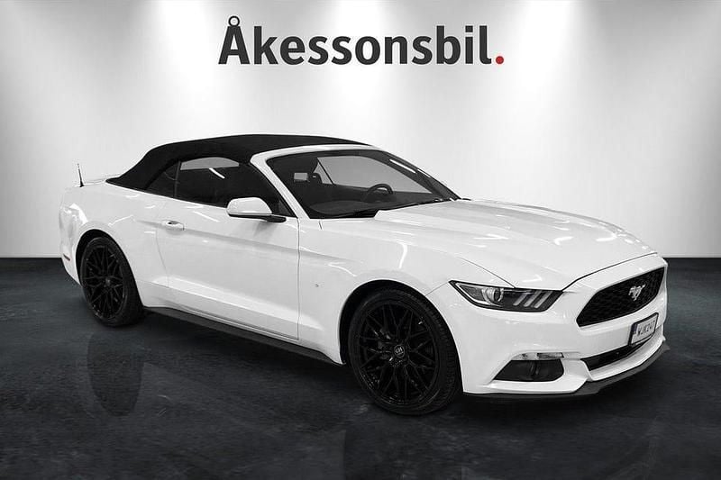 Begagnad Ford Mustang 299 HK (219 kW) 2015 Vit Cab