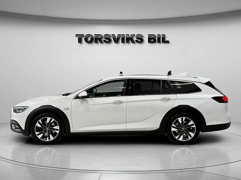 Begagnad Opel Insignia Country Tourer Business 209 HK (153 kW) 2018 Vit Kombi