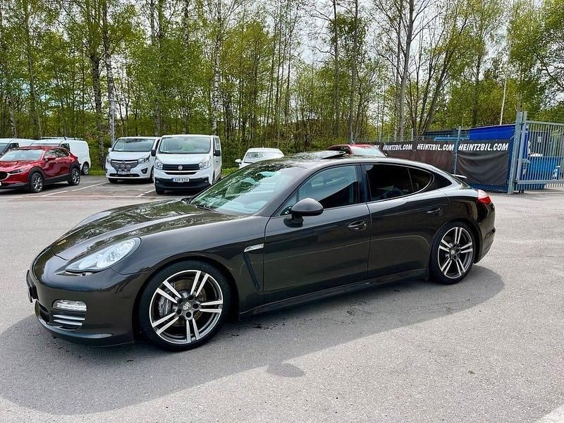 Carbon grey metallic Begagnad 2012 Porsche Panamera 4 Sedan | 299 500 kr (Marknadspris) - Bild 1/4