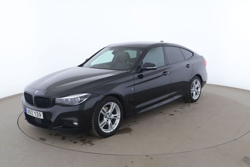 Svart Begagnad 2019 BMW 320 Gran Turismo M Sport Halvkombi | 274 000 kr (Lite dyr) - Bild 1/4