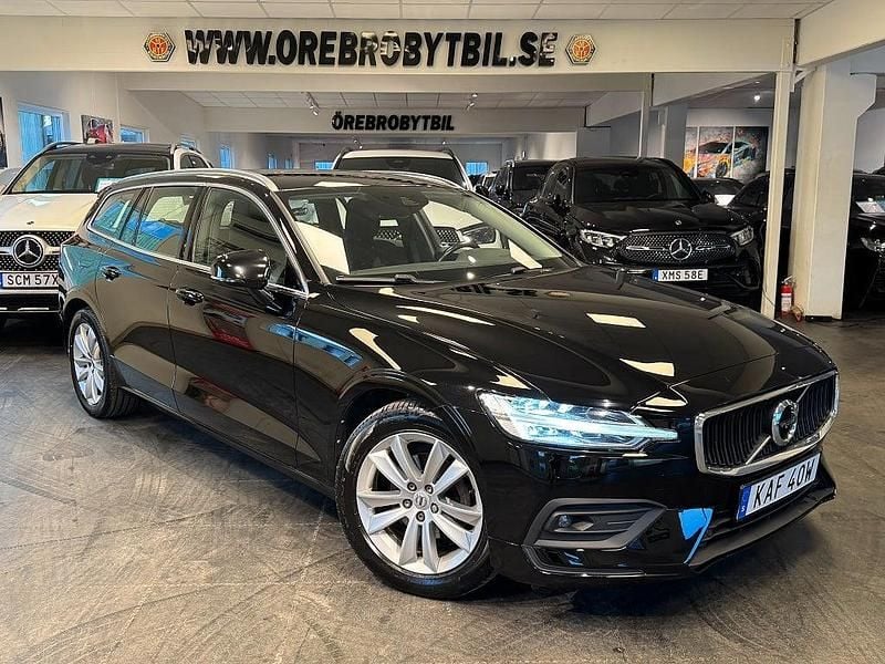 Svart Begagnad 2021 Volvo V60 Momentum Kombi | 279 900 kr (Marknadspris) - Bild 1/4