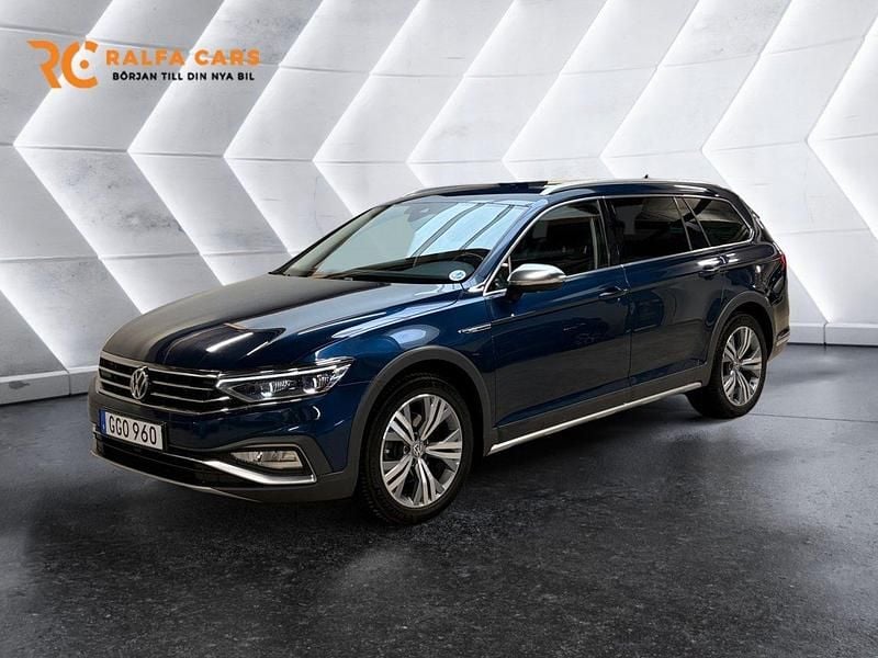 Blå Begagnad 2019 VW Passat Alltrack Business Kombi | 269 800 kr (Marknadspris) - Bild 1/3