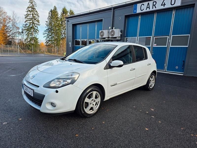 Vit Begagnad 2012 Renault Clio R.S. Halvkombi | 32 900 kr (Marknadspris) - Bild 1/4