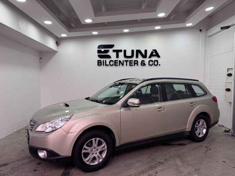 Ljusgul (gul) Begagnad 2010 Subaru Outback SUV | 39 900 kr (Bra pris) - Bild 1/4