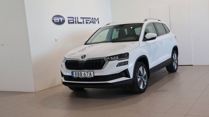 Vit Begagnad 2023 Skoda Karoq Style SUV | 329 900 kr (Marknadspris) - Bild 1/4