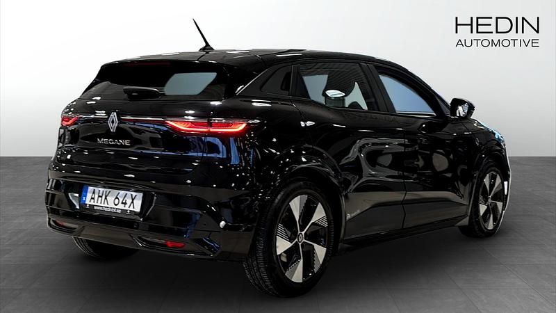 Begagnad Renault Megane E-Tech Equilibre 96 kW (131 HK) 2022 Svart Halvkombi