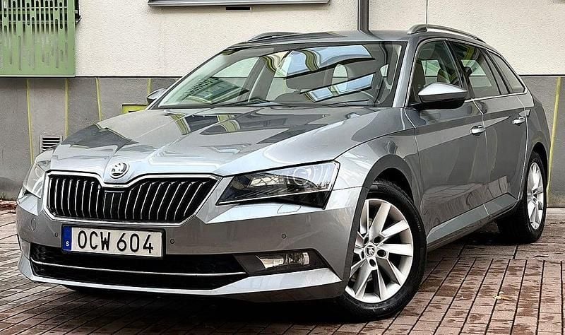 Grå Begagnad 2016 Skoda Superb Style Kombi | 119 900 kr (Bra pris) - Bild 1/4
