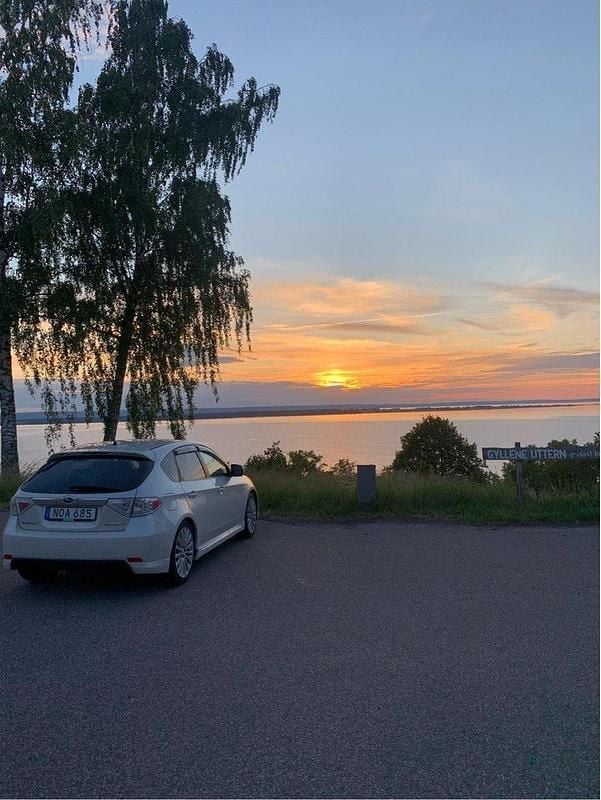 Vit Begagnad 2008 Subaru Impreza Halvkombi | 25 000 kr (Dyr) - Bild 1/4