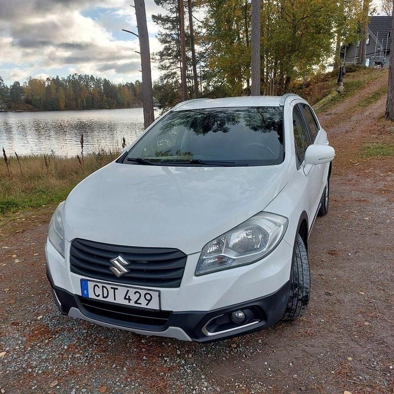 Vit Begagnad 2014 Suzuki SX4 S-Cross SUV | 99 000 kr (Marknadspris) - Bild 1/4